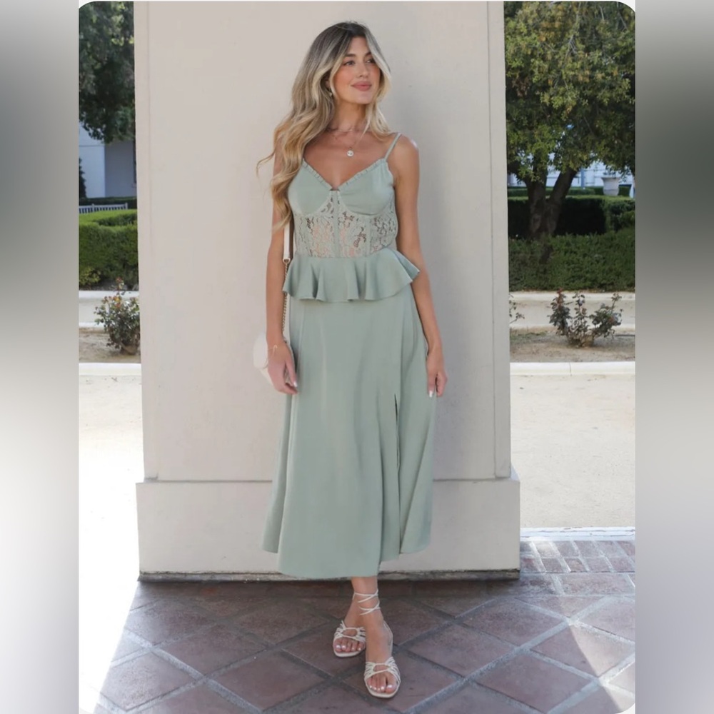 NWOT VICI Forever Romance Lace Bustier Peplum Maxi Dress Size Small Sage